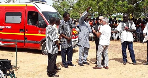 Sanmatenga : Le député Mathias OUEDRAOGO fait don d’ambulances et de divers matériels